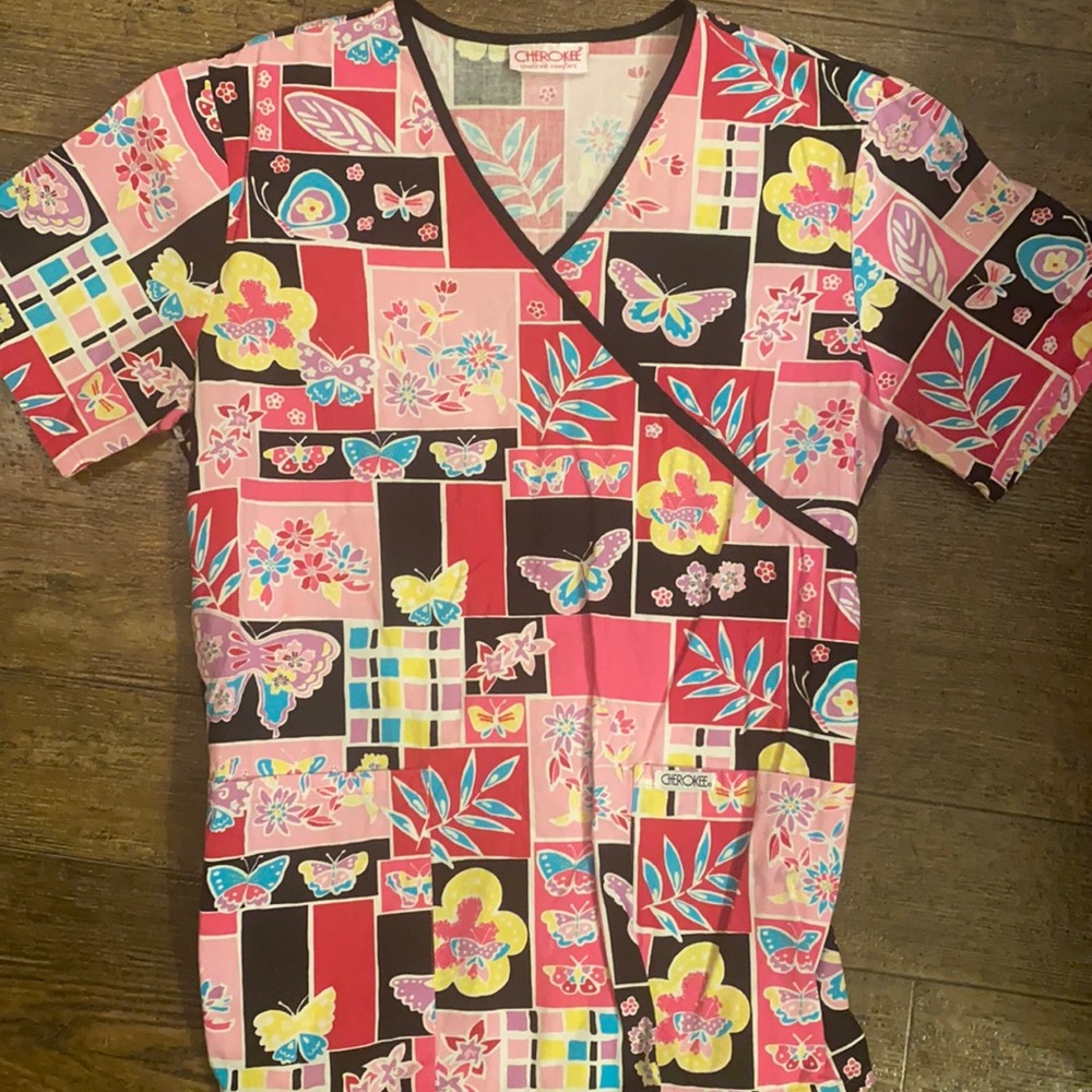 Scrub top 🍋 3 For $12 🍋